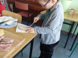 b_1024_768_0_00_images_2022_2023_Swietlica_Kanapki_343312111_178821261740966_4456220380297489401_n